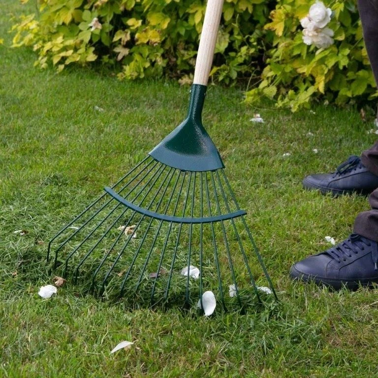 Wilkinson Sword Carbon Steel Lawn Rake 4 Wilkinson Sword Carbon Steel Lawn Rake - Image 4