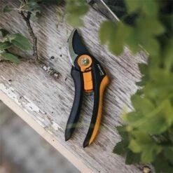 Fiskars Plus SmartFit Pruner Bypass P541 -Lawn and Plant Care Store 47119 1972