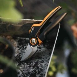 Fiskars X-series PowerGear Pruner Bypass L P961 -Lawn and Plant Care Store 47122 1963