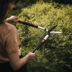 Fiskars SmartFit Telescopic Hedge Shear HS86 -Lawn and Plant Care Store 47152 1896