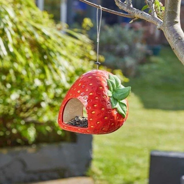 Smart Garden Strawberry Fly-Through Feeder 1 Smart Garden Strawberry Fly-Through Feeder